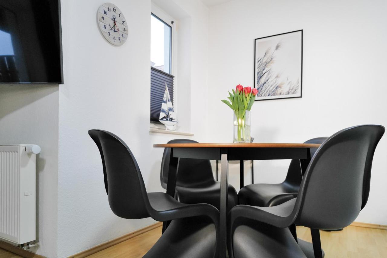 Ferienwohnungen Meerfarbig Zingst - Haustierfrei -Terrasse Mit Strandkorb Oder Balkon - E-Ladesaeule - Parkplatz - Wlan - Fahrradschuppen - Waschtrockner - Ruhig Und Zentral - Nichtraucher Exterior foto
