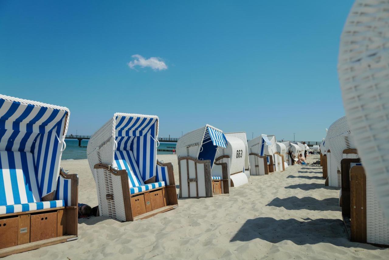Ferienwohnungen Meerfarbig Zingst - Haustierfrei -Terrasse Mit Strandkorb Oder Balkon - E-Ladesaeule - Parkplatz - Wlan - Fahrradschuppen - Waschtrockner - Ruhig Und Zentral - Nichtraucher Exterior foto