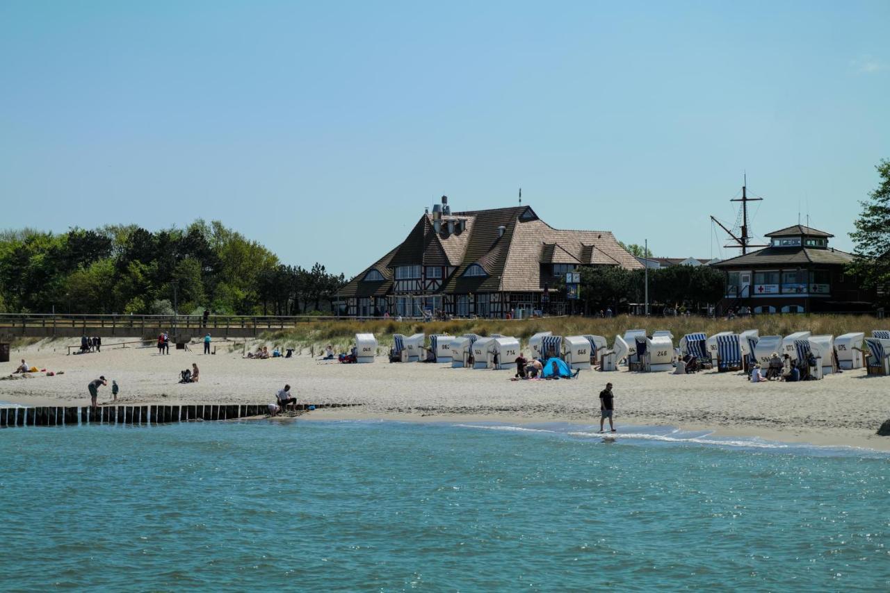 Ferienwohnungen Meerfarbig Zingst - Haustierfrei -Terrasse Mit Strandkorb Oder Balkon - E-Ladesaeule - Parkplatz - Wlan - Fahrradschuppen - Waschtrockner - Ruhig Und Zentral - Nichtraucher Exterior foto