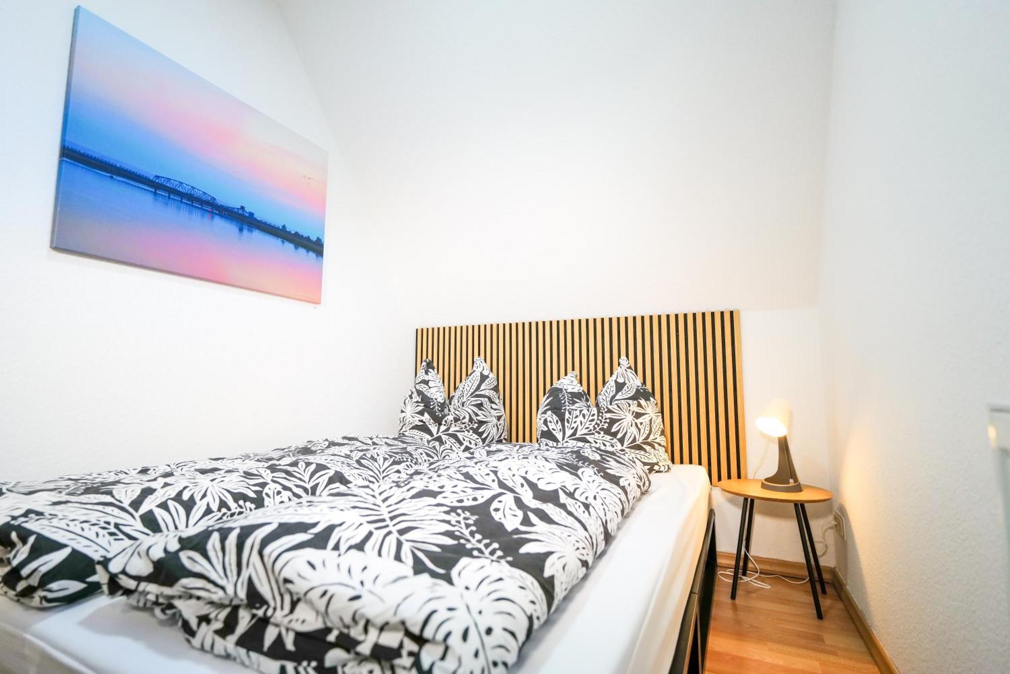 Ferienwohnungen Meerfarbig Zingst - Haustierfrei -Terrasse Mit Strandkorb Oder Balkon - E-Ladesaeule - Parkplatz - Wlan - Fahrradschuppen - Waschtrockner - Ruhig Und Zentral - Nichtraucher Exterior foto